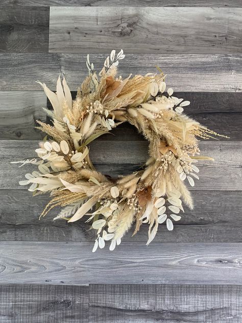 Boho Pampas Grass Wreath, Silk Wreaths For Fall, Pompass Grass Wreath Diy, Fall Pampas Wreath, Pampas Grass Christmas Wreath, Pampas Grass Wreath Diy, White Fall Wreath, Spooky Porch, Autum Wreaths