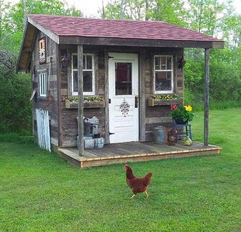 Rustic She Shed, France Garden, Livable Sheds, Hut Ideas, Outdoor Storage Buildings, Garden Ideas Budget Backyard, Ranch Makeover, Summer House Interiors, Rustic Shed