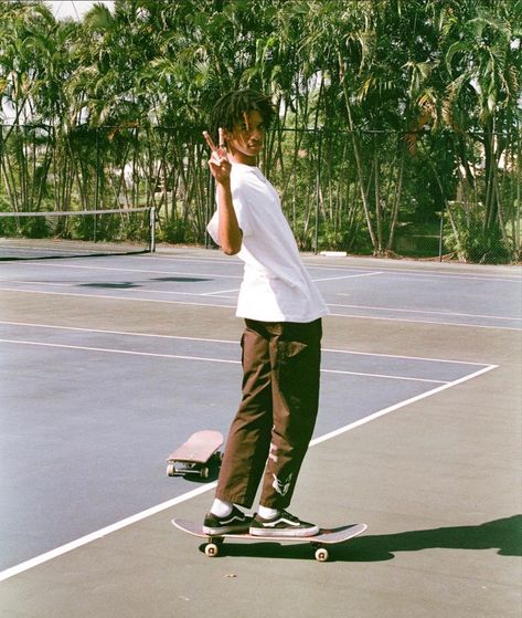 Black Surfer Aesthetic, Surfer Guys Outfit, Skateboarding Drawing Reference, Japanese Skater Style, Earthy Boy Aesthetic, Skater Guy Aesthetic, Artsy Boy Aesthetic, Black Skater Boys, Artsy Guy