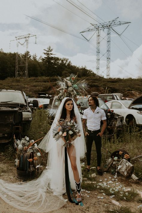 Grunge Wedding, Side Swept Curls, Elopement Shoot, Blue Bride, Alternative Grunge, Rock Wedding, Old Tires, Boho Wedding Inspiration, Green Wedding Shoes