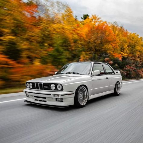 BMW E30 M3 Alpine White Bmw M30, Bmw E30 Coupe, Bmw Z1, Bmw Old, Bmw White, E36 Coupe, Bike Bmw, Modern Muscle Cars, Bmw E30 M3