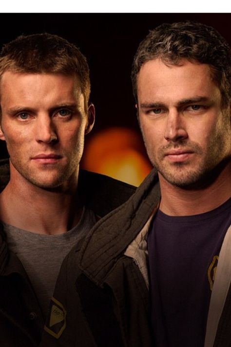 Casey and Kelly Otis Chicago Fire, Matt Casey Chicago Fire, Firefighter Men, Chicago Fire Casey, Matt Casey, Chicago Fire Dawsey, Chicago Crossover, Kelly Severide, Taylor Kinney Chicago Fire