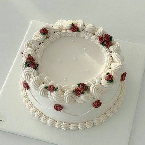 Posts liked by Jay Bubbles L. Skarsgård (@shakethespears) / X Pretty Birthday Cakes Vintage, Simple White Cake Designs Birthday, Vintage Inspired Birthday Cakes, Aesthetic Cake Vintage, Round Aesthetic Cake, Simple Vintage Cake Designs, Birthday Cake Inspo Simple, Birthday Cake Vintage Aesthetic, Simple Vintage Cakes Birthday