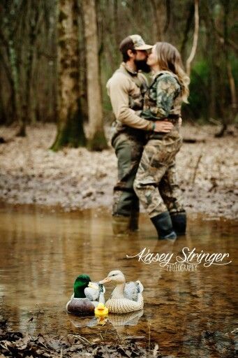 Couples who duck hunt Hunting Baby, Baby Announcement Pictures, New Baby Announcements, Baby Diy, Duck Hunting, Baby Time, Photo Couple, Newborn Pictures, Trendy Baby