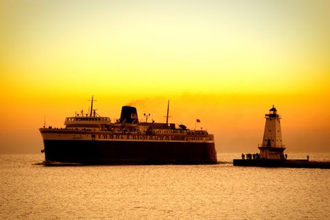 SS Badger Began Life in Sturgeon Bay - Door County Pulse Ludington Michigan, Bay Door, Scott Walker, Sturgeon Bay, Old Boats, Pea Soup, Door County, Sea Wall, Movie Room