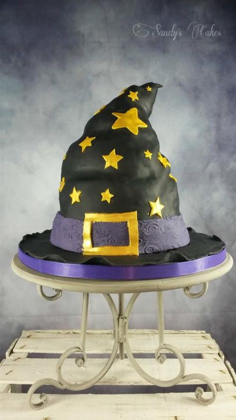 Witch Hats Diy, Hats Illustration, Hats Drawing, Easy Cakes For Kids, Hats Aesthetic, Witch Hats Costume, Witch Hat Cookies, Witch Cake, Cake Halloween