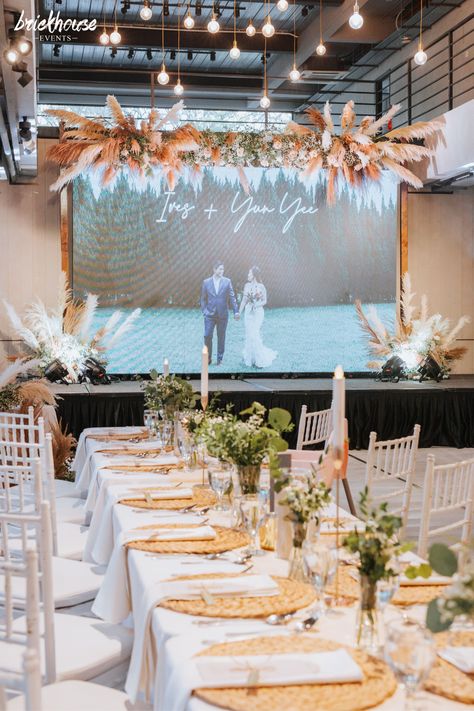 A modern indoor wedding with beautiful boho theme floral arrangements and long table seating. Indoor Wedding Theme, Boho Wedding Theme Ideas, Modern Indoor Wedding, Wedding Dinner Decor, Modern Boho Wedding, Boho Wedding Theme, Wedding Theme Ideas, Boho Theme, Long Table