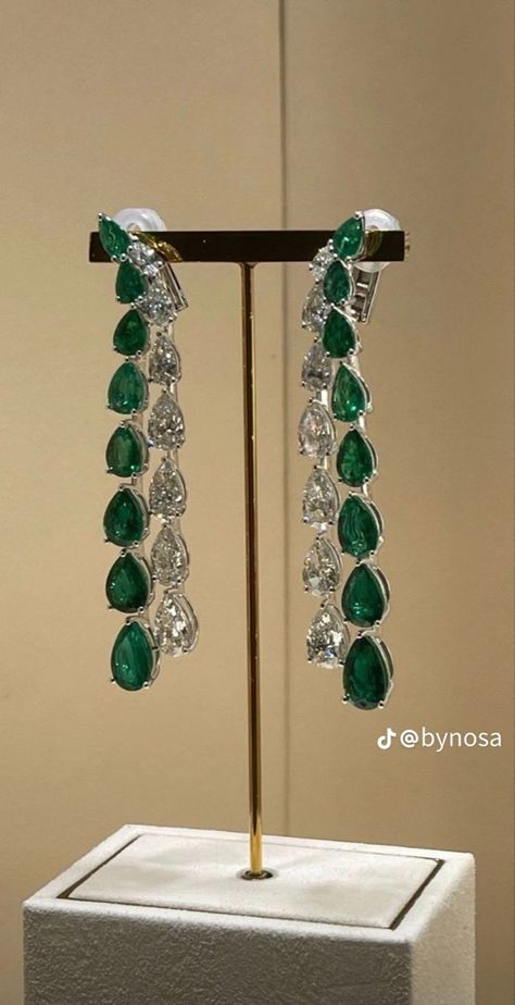 Graff Emerald Earrings, Krishna Jewellery, Stone Jewelry Necklace, Jewelry Promotion, Diamond Jewelry Set, Diamond Earrings Design, Fancy Jewelry Necklace, Pretty Jewelry Necklaces, Expensive Jewelry Luxury