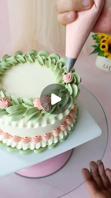 Best Friend Birthday Cakes, Man’s Birthday Cake, Cake Borders Designs, Beginner Cake Decorating Ideas, Bread Wedding, Simple Birthday Cake Designs, Lambeth Cake, Romantic Cake, Vintage Pasta