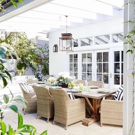 44 Likes, 1 Comments - West Lane. Interiors (@westlaneinteriors) on Instagram: “Coastal outdoor living done right 👌” Coastal Outdoor Living, Amazing Ikea Hacks, Coastal Patio, Beach Interior, Outdoor Dining Room, Up House, Diy Pergola, Pergola Patio, House Goals