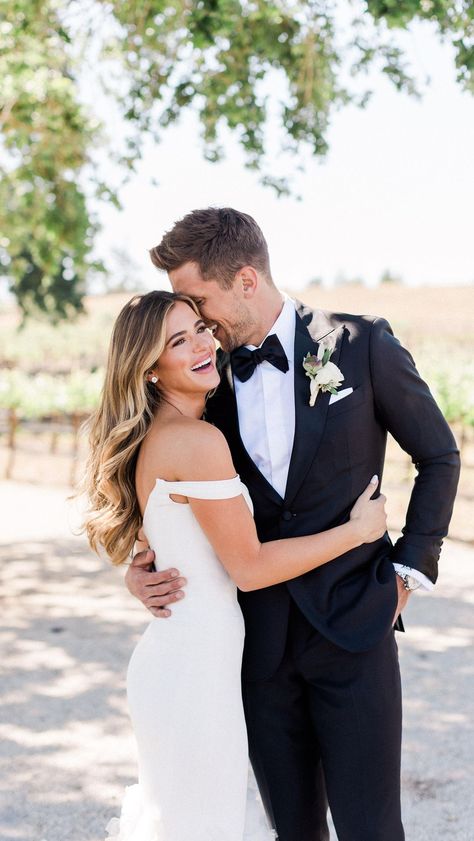 Joelle Fletcher Makeup, Jojo Fletcher Hair Wedding, Jojo Fletcher Wedding Makeup, Jojo Fletcher Wedding, Jojo Fletcher Hair, Brunette Bridal Hair, Bride Hair Down, Wedding Vow Renewal Ceremony, Jojo Fletcher