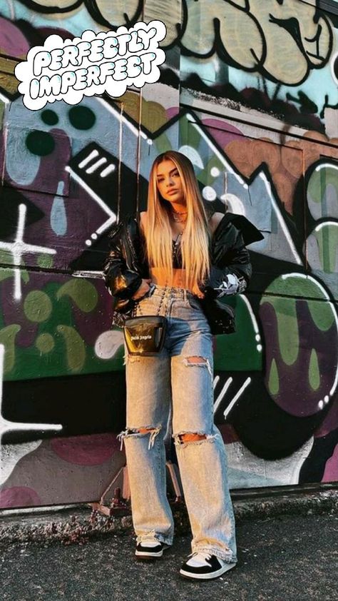 Outfit Ideas Cute, Smile Art, Fashion Outfit Ideas, Daily Mood, Fashion Life, Lifestyle Fashion, Fashion Outfit, Graffiti, Wall