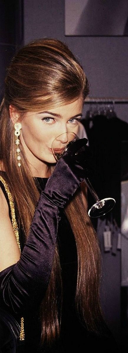 s Porizkova Paulina, Long Black Gloves, Paulina Porizkova, Great Hair, Her Hair, Brown Hair, Beautiful Hair, Beautiful People, Long Hair