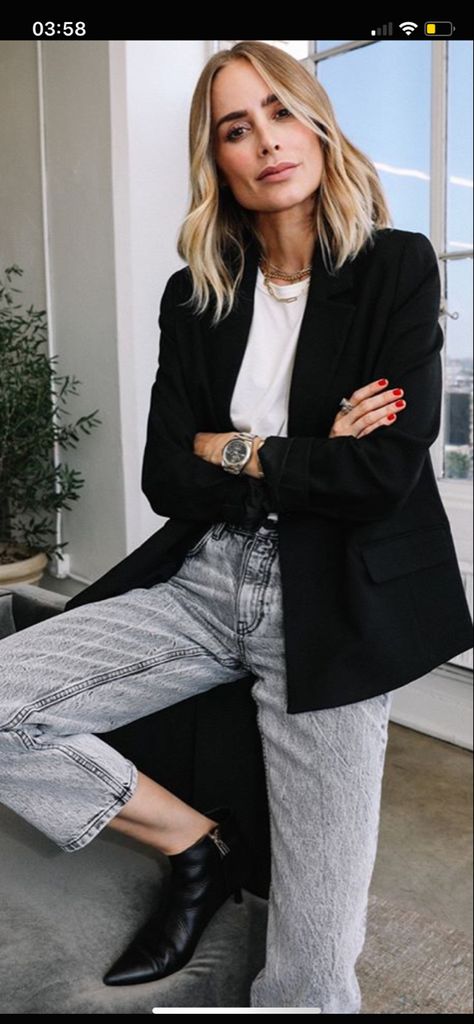 Rock Chic Outfits Winter, Annie Bing Hair, Anine Bing Blazer, Annie Bing Style, Black Blazer Outfit Elegant, Anine Bing Style Outfits, Edgy Chic Outfits, Rock Chick Style Over 40, Anine Bing Style