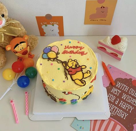 Winne The Pooh Cake Ideas, Disney Cake Ideas Simple, Winnie The Pooh Mini Cakes, Winnie The Pooh Bento Cake, Winnie The Pooh 2nd Birthday Cake, Winnie The Pooh Cakes, Winnie Pooh Cake, Birthday Cake Winnie The Pooh, Pooh Bear Cake