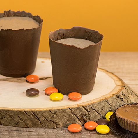 Peanut Butter Cup Shot Glass - Tipsy Bartender Peanut Butter Cup Martini Recipe, Candyland Wedding, Awesome Cocktails, Candy Corn Jello Shots, Cake Shooters, Breakfast Shot, Sour Apple Pucker, Infused Treats, Peanut Butter Shake