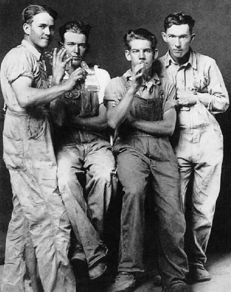 Men In Overalls, Blithe Spirit, Spring Portraits, Overalls Vintage, American Workwear, Workwear Vintage, Foxtrot, White Photo, Vintage Pictures