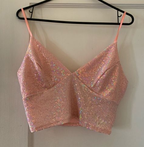 Euphoria Clothing, Sparkly Crop Tops, Sparkly Outfits, Sparkle Outfit, Neat Casual Outfits, Crop Top Pink, Fitness Wear Outfits, Top Forever 21, Pink Sparkle