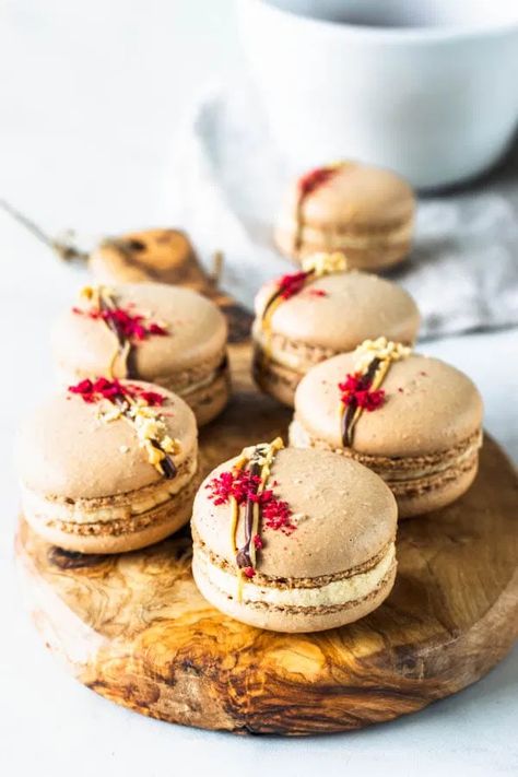 Recipes Macaroons, Ganache Macaron, Macaron Display, Pies And Tacos, Macaron Pistache, Glutenfree Cookies, French Macaroon Recipes, Macaron Recipes, Macaroon Cookies