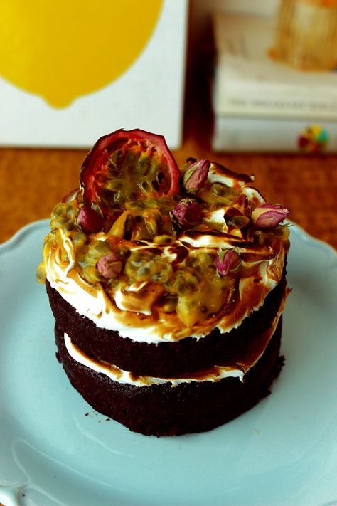 Chocolate Passionfruit Cake Recipe Chocolate Passion Fruit Cake, Chocolate Passionfruit Cake, Passionfruit Dessert, Chocolate Passion Fruit, Passionfruit Cake, Passionfruit Curd, Fudgy Chocolate Cake, Passion Fruit Cake, Toasted Meringue