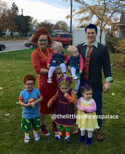 Rugrats family costume Hocus Pocus Family Costume, Rugrats Costume, Hocus Pocus Costume, Rat Costume, Twin Halloween, Cartoon Character Costume, Clever Halloween Costumes, Disney Halloween Costumes, Halloween Costumes Friends