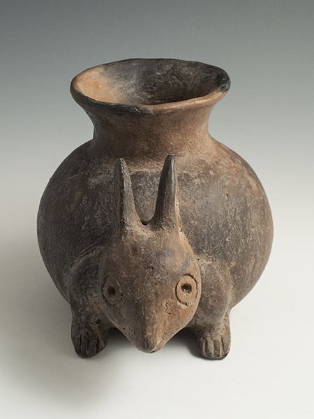 Ancient Dogs, Native Pottery, Pottery Pots, Pottery Animals, Afrikaanse Kunst, Old Pottery, Art Textiles, Ancient Pottery, Ancient Animals