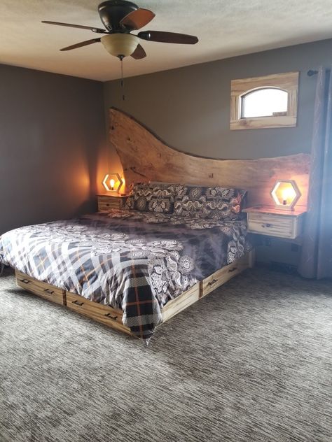 Modern Rustic Bedroom Decor, Diy King Bed, Live Edge Headboard, Studio Apartment Ideas For Men, Live Edge Bed, Bedroom Lighting Diy, Unique Bed Design, Modern Rustic Bedrooms, Small Studio Apartment Ideas