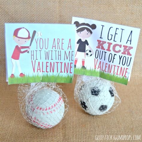 Looking for a candy-free idea for a Valentine's Day classroom gift? Use these sports valentines with bouncy balls. All the fun with none of the sugar! Candy Free Valentines, Valentines Ideas For Him, Valentine Printables, Valentinstag Party, Class Valentines, Valentine's Day Printables, Printables For Kids, Valentines Day Food, Valentines Printables Free