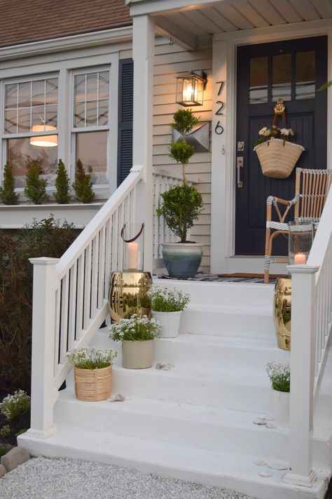 Front Porch Ideas for Summer and Designing the Outdoors Porch Vibes, Veranda Design, Porch Stairs, Front Porch Steps, Porch Design Ideas, Building A Porch, Farmhouse Front Door, Front Porch Design, Porch Makeover