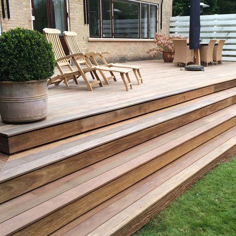 Decking Ideas Outdoor, Porch Railing Designs, Deck Steps, Wooden Terrace, Hudson Homes, Small Terrace, Wooden Patios, Patio Deck Designs, Deck Stairs