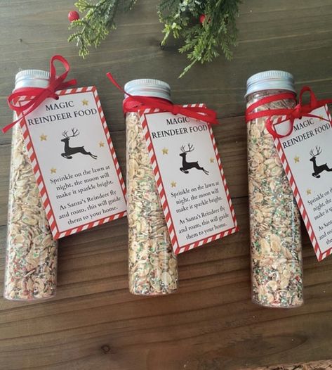 Edible Glitter Sugar, Reindeer Christmas Party, Magic Reindeer Food, Reindeer Food, Christmas Party Favors, Edible Glitter, Family Tradition, Go To Bed, Santa And Reindeer