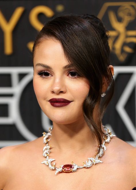 The Best Beauty Looks From the 2024 Emmy Awards — See the Photos | Allure Curled Bob, Red Eyeliner, Beehive Hair, Selena G, Blue Highlights, Pink Eyeshadow, Hair Ribbon, Selena Quintanilla, Marie Gomez