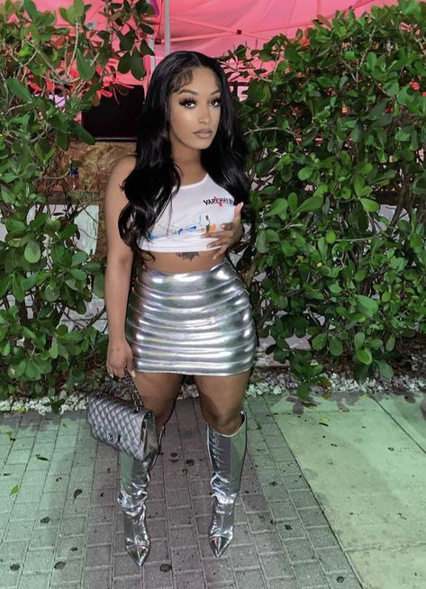 Birthday Outfit Ideas With Sneakers, Puff Skirt Silver, Metallic Shorts Outfit Black Women, Silver Baddie Outfits, Silver Bubble Skirt Outfit, Sliver Outfit Black Women, Chrome Skirt Outfit, Telly Party, Chrome Birthday Outfit