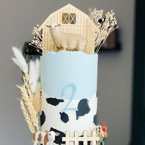 Farm Birthday Cakes, Farm Animals Birthday Party, Farm Cake, Animals Birthday, Farm Animal Birthday, Blue Cakes, Animal Birthday Party, Farm Birthday, Birthday Themes