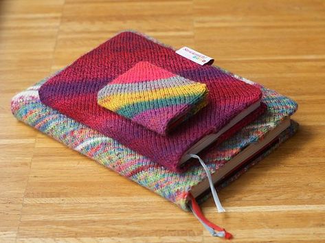 Crochet Book Cover, Gradient Yarns, Wool Projects, Knitting Books, Book Sleeve, Crochet Books, Free Knitting Pattern, Easy Knitting, Fiber Arts