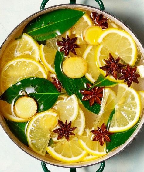 make your home smell amazing this season, via @refinery29 Simmer Pot Recipes Pet Safe, Smell Good Simmer Pot, Simmer Pot For Sickness, Winter Simmer Pot Recipes, Homemade Scents, Winter Potpourri, Pot Potpourri, Diy Extracts, Simmer Pots