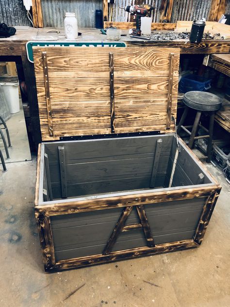 Farmhouse Toys, Toy Trunk, Toy Chests, Dog Toy Box, Wooden Toy Boxes, Diy Crafts For Home Decor, Wood Creations, Woodworking Projects Diy, Pallet Furniture