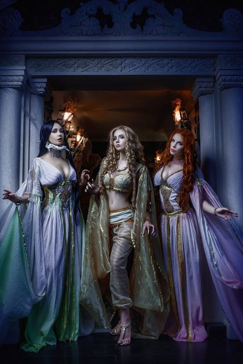 Dracula's Brides Cosplay From Van Helsing - Media Chomp Dracula Brides, Van Helsing Movie, Van Helsing 2004, Dracula's Brides, Brides Of Dracula, Group Cosplay, Vampire Bride, Female Vampire, Vampire Aesthetic