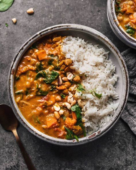 Easy One-Pot Pumpkin Curry Pumpkin Chickpea, Pumpkin Curry Soup, Curry Pumpkin, Avocado Pesto Pasta, Spinach Juice, Panang Curry, Pumpkin Curry, Sweet Potato Spinach, Avocado Pesto