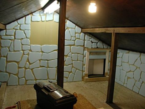 Dungeons And Dragons Basement, Dungeon Themed Room, Dungeons And Dragons Room Ideas, Tavern Room Ideas, Fantasy Game Room, Dnd Game Room Decor, Dungeons And Dragons Game Room, Dnd Room Interior Design, D&d Room Ideas