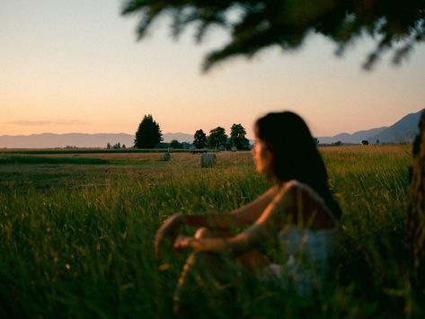 Focus Pictures, Photography Assignments, Gainesville Florida, Souls Journey, Railroad Photos, Grad Pics, Cinematic Photography, Photography Women, Flower Field