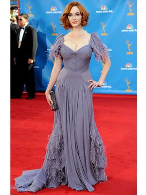 Christina Hendricks wearing Zac Posen, feather trimmed gown. Wedding Dress Big Bust, Dresses For Big Bust, Wedding Dress Tea Length, Red Carpet Dresses Best, Valentino Couture, Trendy Wedding Dresses, Big Bust, Christina Hendricks, New Wedding Dresses