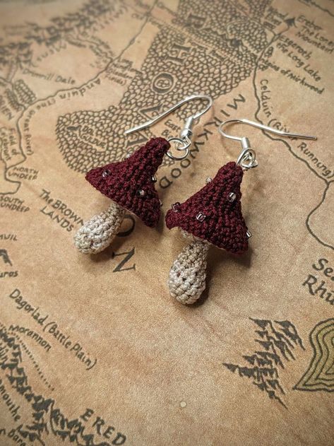 Crochet Mini Gift Ideas, Tiny Mushroom Crochet, Red Things To Crochet, Tiny Things To Crochet, Crochet Mini Projects, Red Crochet Ideas, Crochet Earrings Tutorial, Micro Crochet Earrings, Mini Mushroom