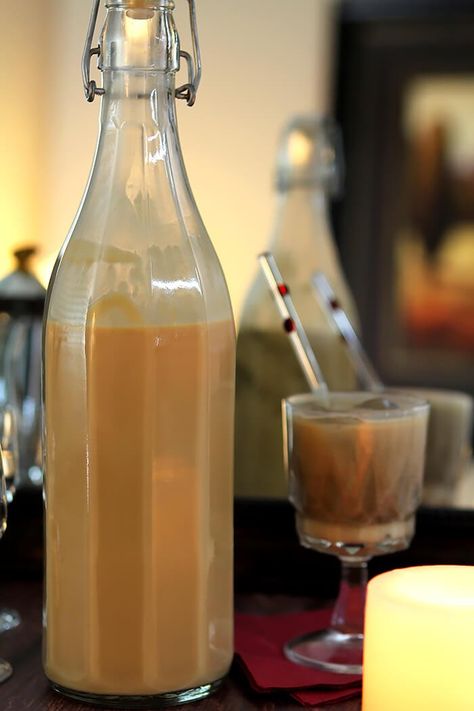 Salted Caramel Vodka, Homemade Liqueur Recipes, Yum Drinks, Irish Cream Recipe, Magical Potion, Baileys Recipes, Homemade Alcohol, Caramel Vodka, Desserts In A Glass