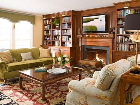 Beautiful wood hearth and built in cabinetry Fireplace Bookcase, Design Camino, Traditional Living Room Furniture, Contemporary Family Room, Country Style Living Room, Traditional Family Room, Fireplace Bookshelves, White Fireplace, Eclectic Living Room