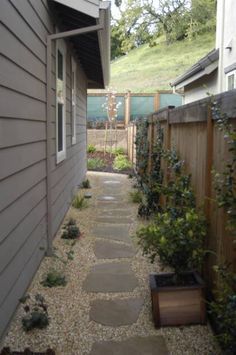 landscaping narrow side yard Backyard Pavers, Alley Way, Casa Hobbit, Small Yard Landscaping, Pavers Backyard, Walkway Landscaping, Side Yard Landscaping, Side Yards, Gravel Path