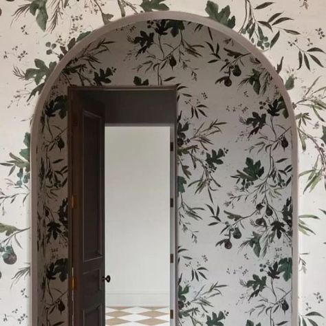 Kelly Ventura on Instagram: "Floral Friday with one of my favorite wallpaper installations to date! Sharing another glimpse of this incredible room by @wellxdesign using our Fig grasscloth. I have loved watching this project progress from the ground up and can’t wait to see this project completed 🤎 Design @wellxdesign Architect @brooksandfalotico . . . . . #wallpaper #wallcovering #grasscloth #floralwallpaper #floral #botanical #pattern #surfacepatterndesign #interiordesign #interiorstyle #interiors #home #kellyventuradesign" Ventura Design, Kelly Ventura, Favorite Wallpaper, How To Install Wallpaper, Botanical Pattern, Wall Covering, Floral Botanical, From The Ground Up, Surface Pattern Design