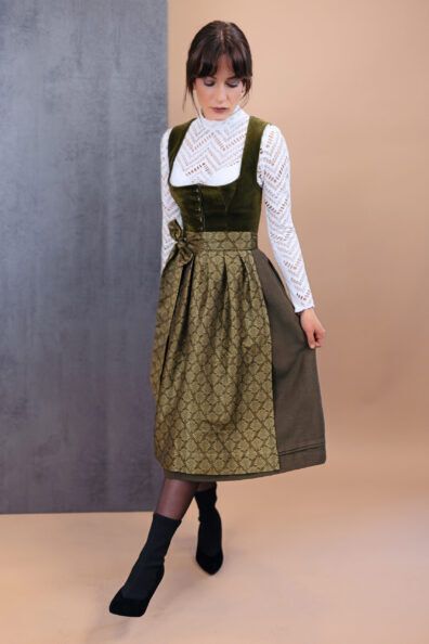 Dirndl Camilla oliv 1 Dirndl Plus Size, German Inspired Outfits, German Dress Dirndl, German Dress, Dirndl Outfit, Oktoberfest Outfit, Dirndl Dress, Jumper Dress, Winter Outfits