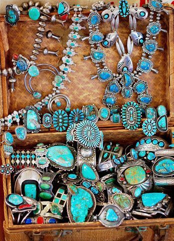 Turquoise Treasure Chest Festival Style Boho Vintage Jewelry Navajo – Yourgreatfinds Mundo Hippie, Vintage Turquoise Jewelry, Hippie Mode, Colored Jewelry, Look Boho Chic, Boho Styl, Turquoise Jewelry Native American, Stil Boho, Navajo Jewelry