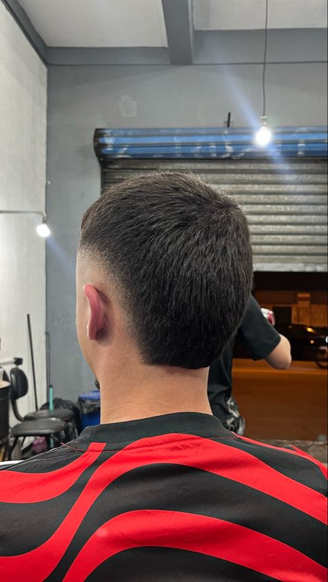 Burst Fade Buzz Cut, Mulette Haircut Men, Mulette Haircut, Buzz Cut Mullet, Men Fade Haircut Short, Arnold Schwarzenegger Bodybuilding, Schwarzenegger Bodybuilding, Burst Fade, Mullet Haircut